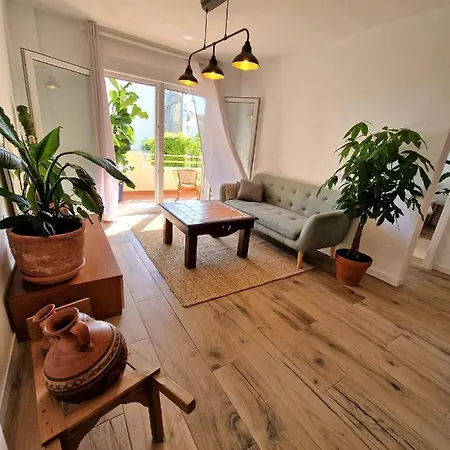 Mediterranean Getaway In Costa Бенальмадена